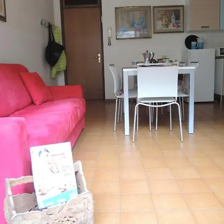 Beautiful Three-room With Garden By Beahost